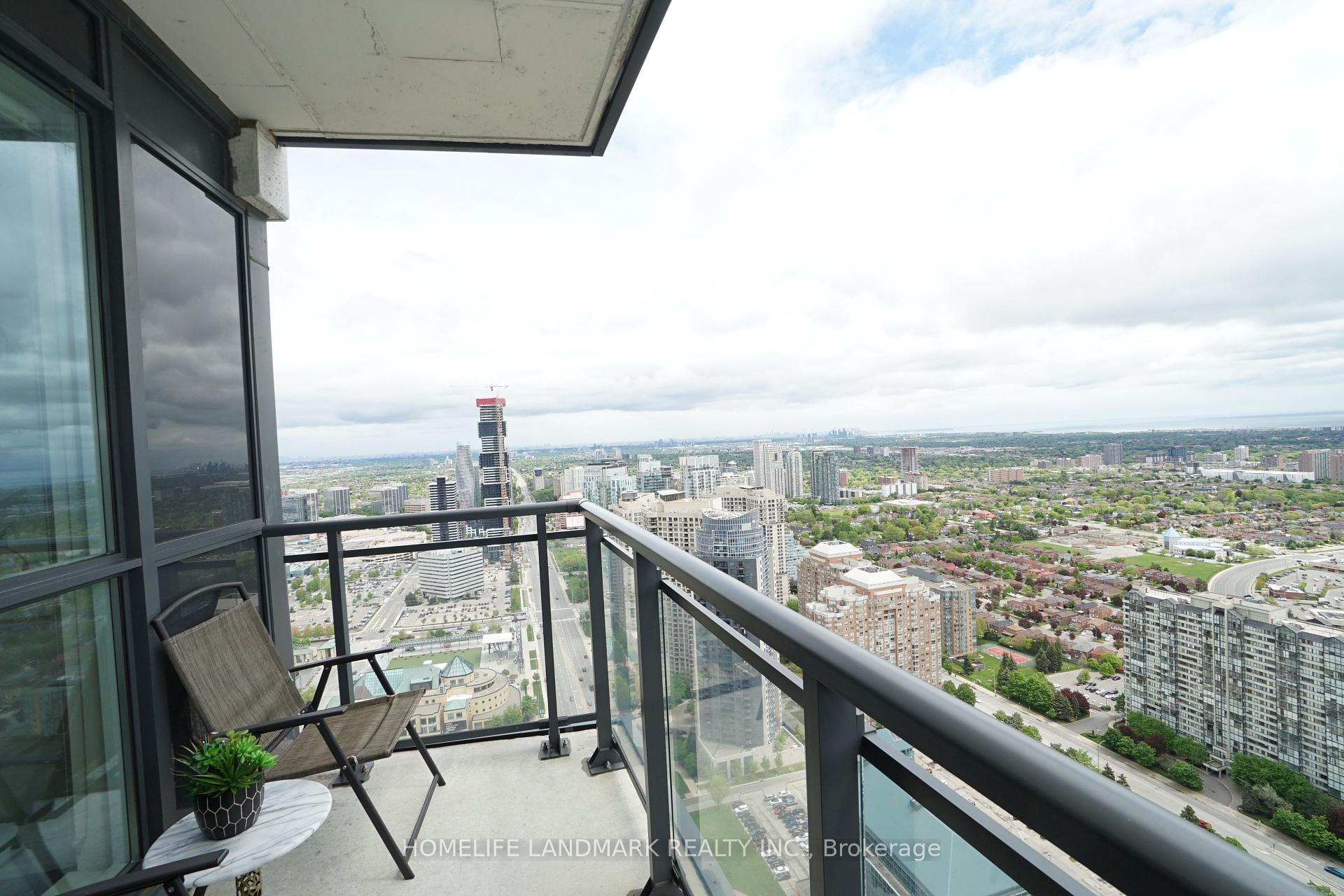 3 Bedrooms Condo at 4011 Brickstone, Mississauga For sale
