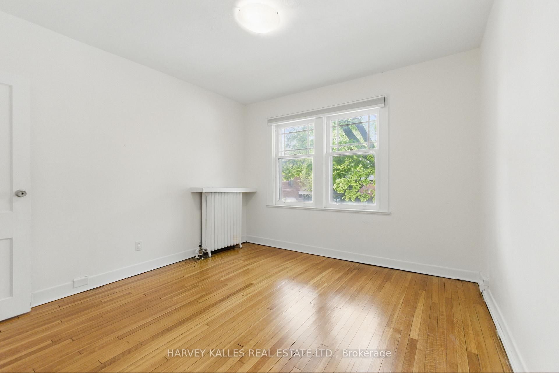 24 Yonge Boulevard