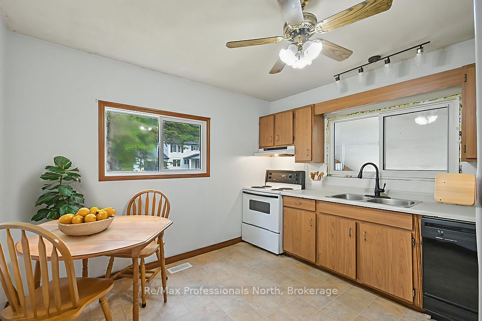 10 Wilshier Boulevard, Bracebridge, ON P1L 1K9