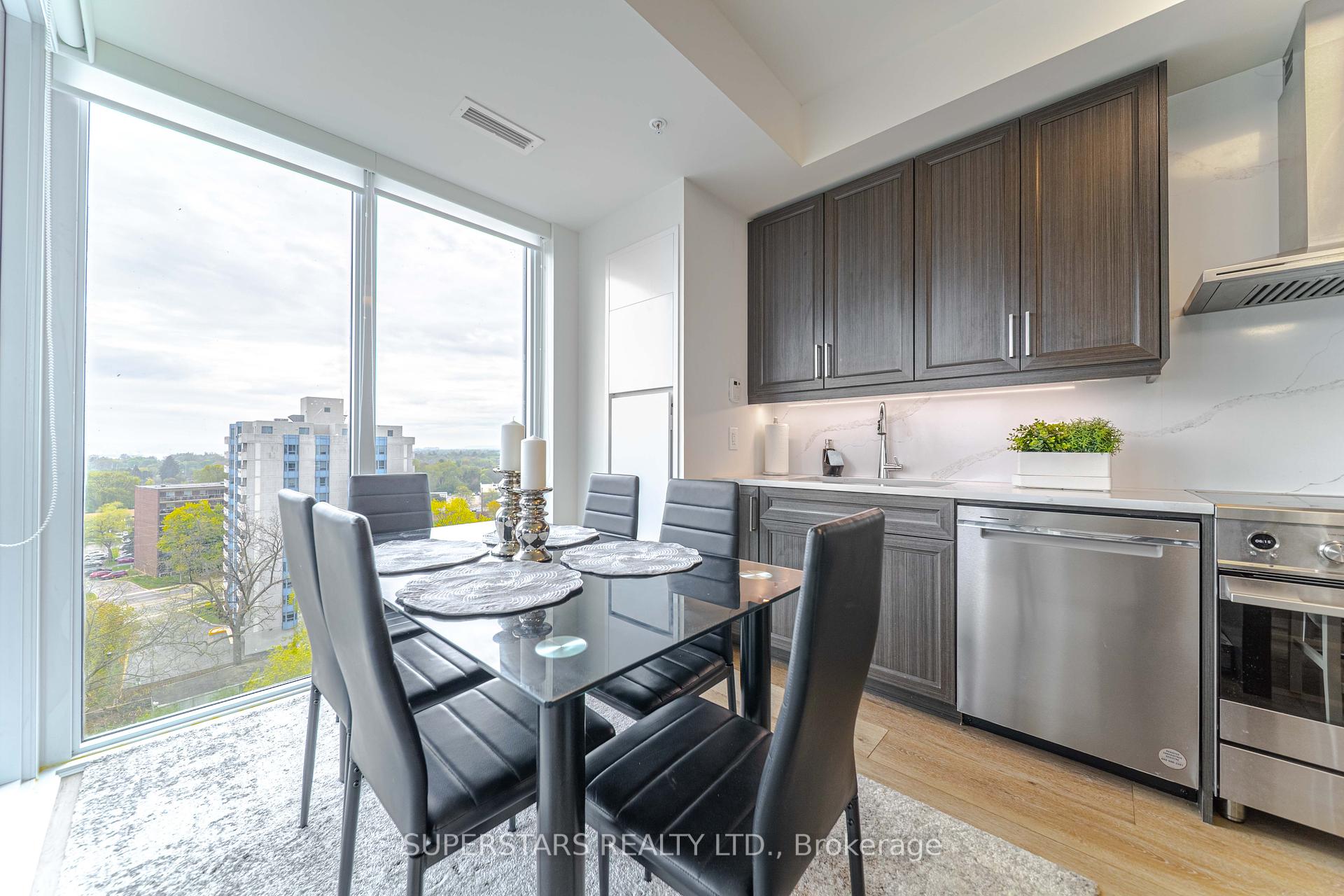 2 Bedrooms Condo at 500 Brock, Burlington For sale