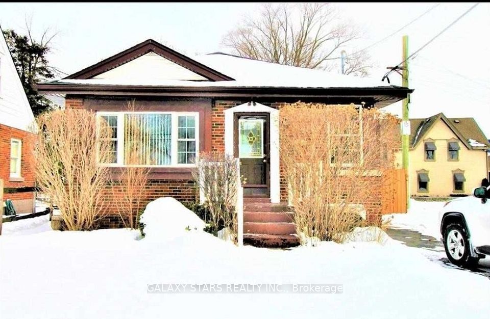 16 Kingsmount Street, Hamilton, ON L8S 3L3