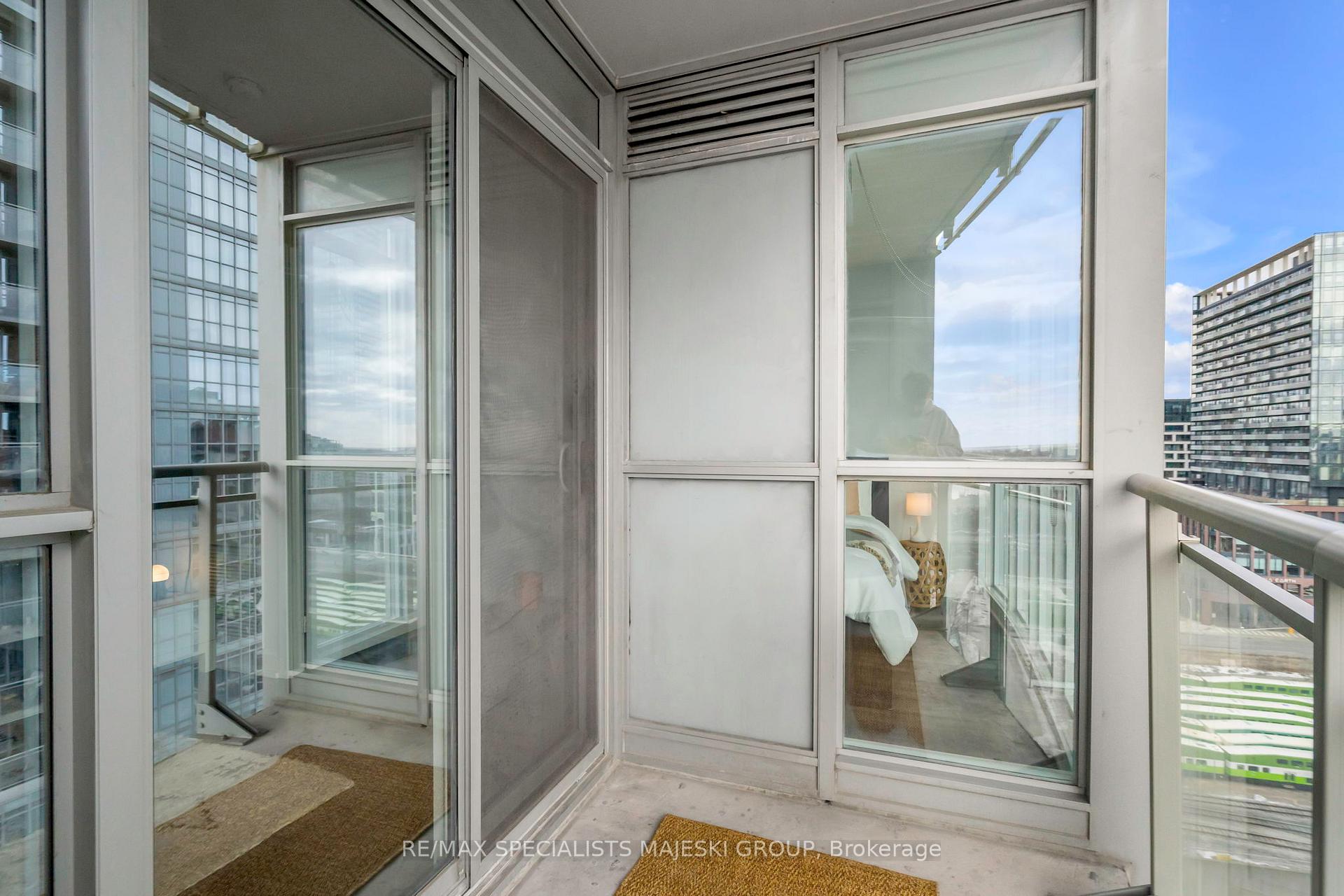 2 Bedrooms Condo at 21 Iceboat,  Toronto For sale
