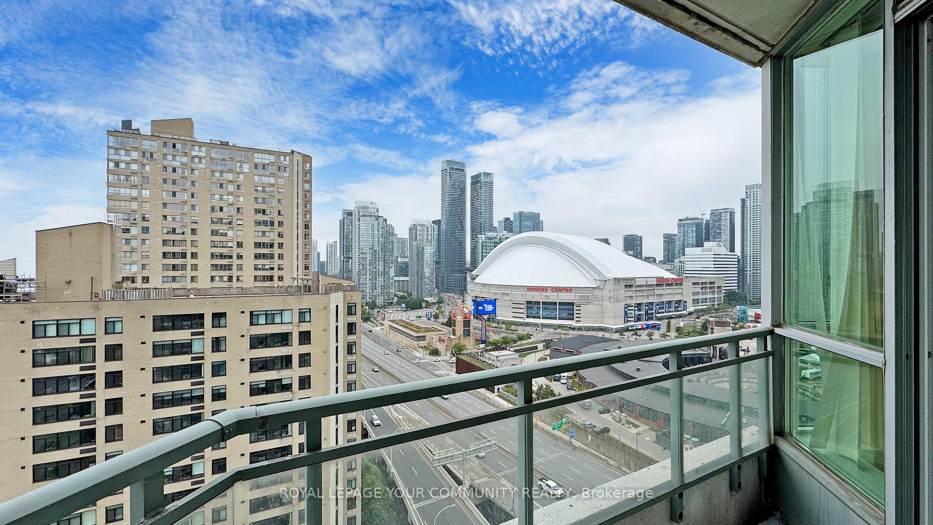 2 Bedrooms Condo at 230 Queens, Toronto For sale