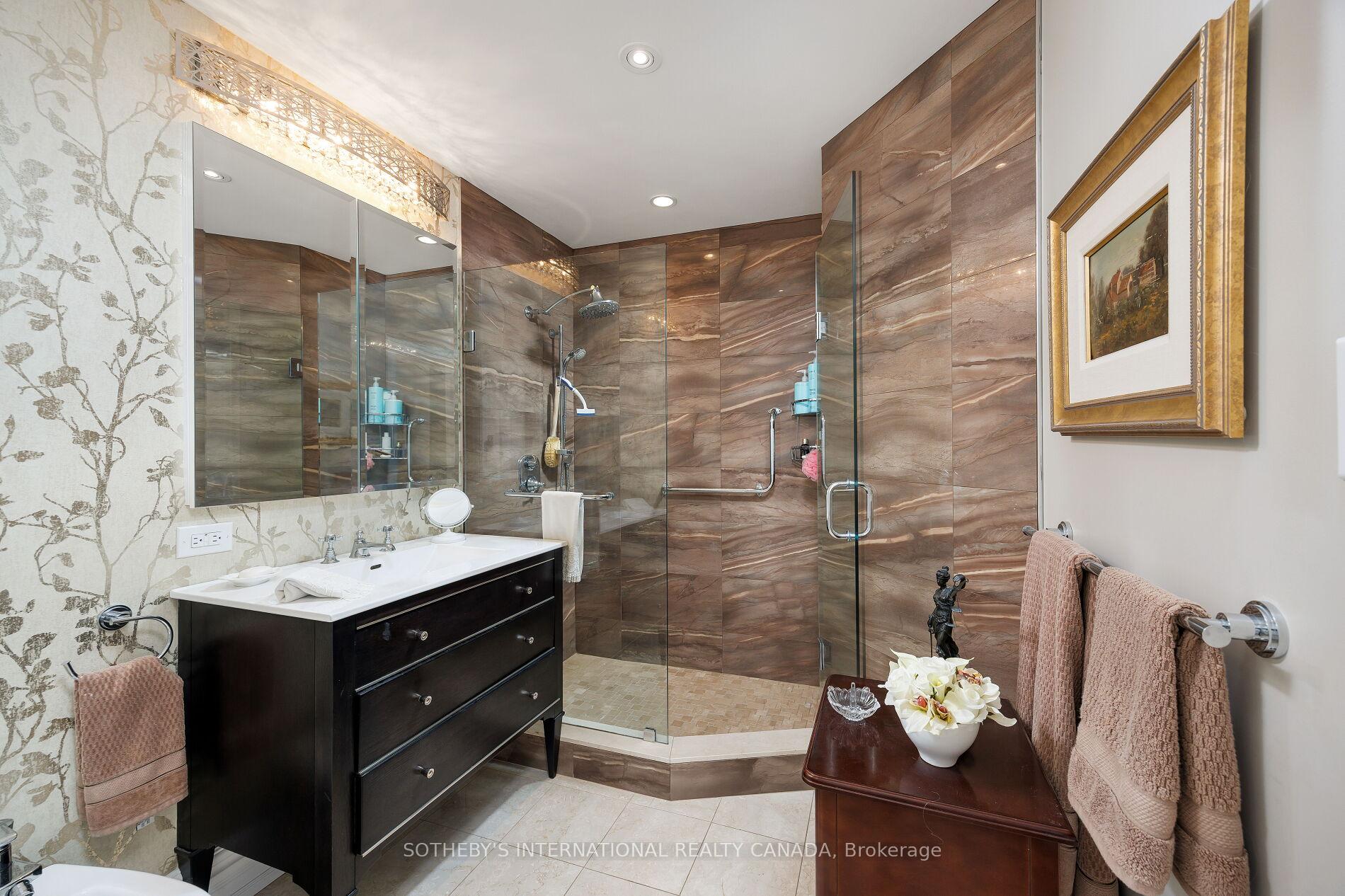 2 Bedrooms Condo at 935 Royal York, Toronto For sale