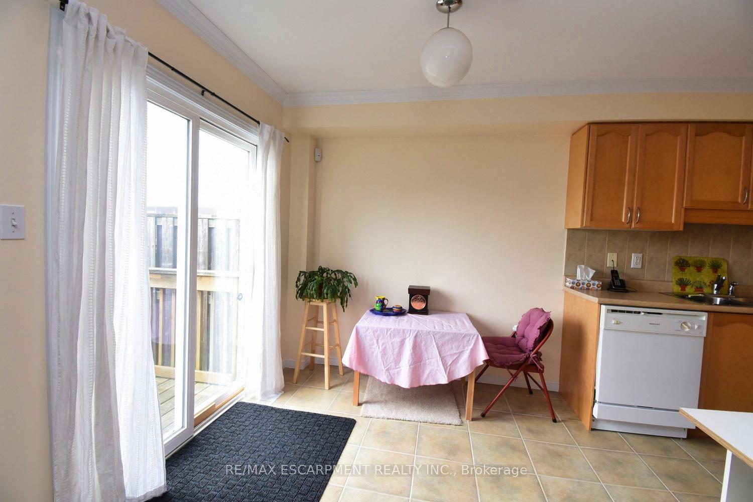 3 Bedrooms Condo at 7 Southside, Hamilton For sale