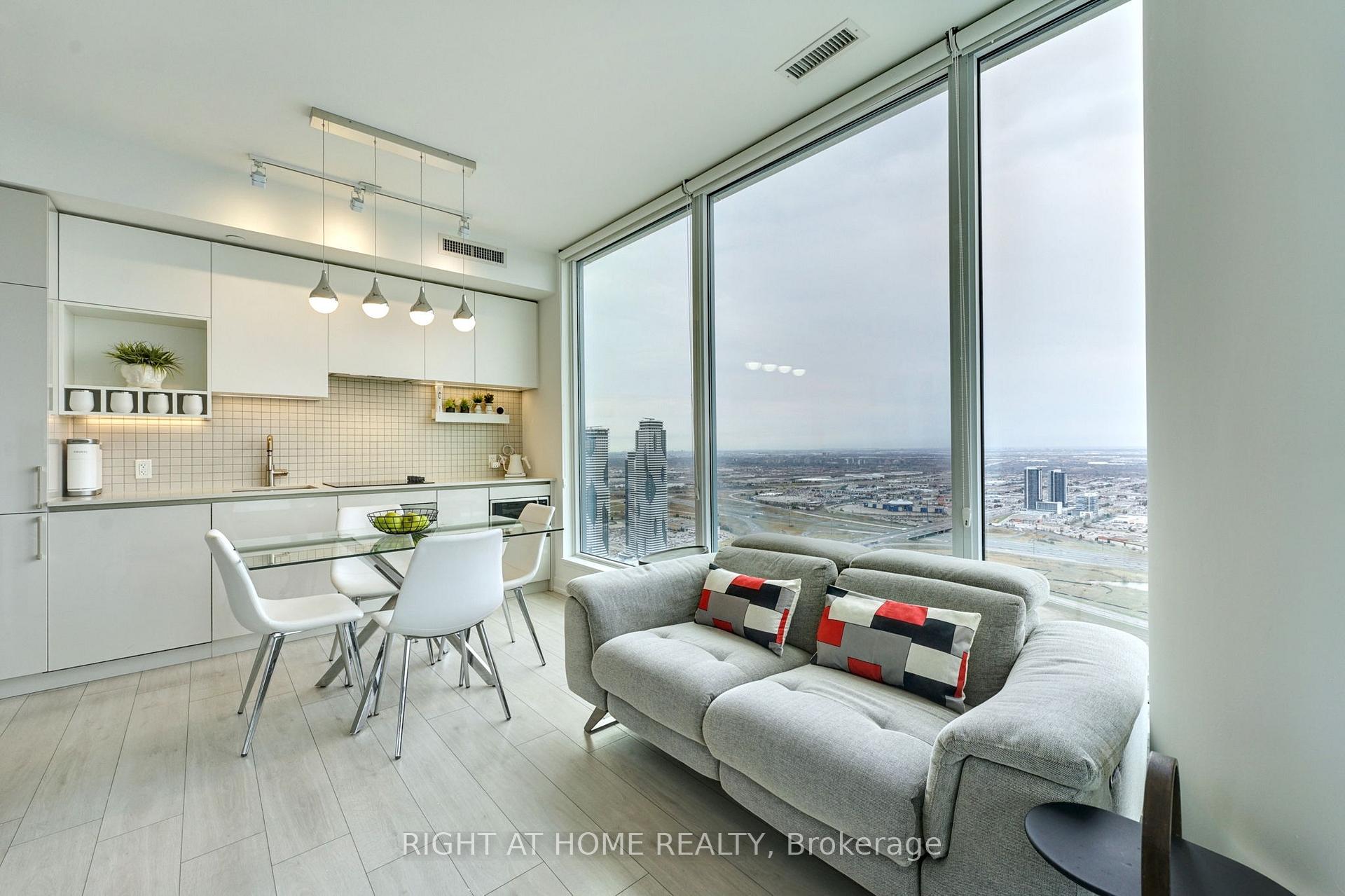 2 Bedrooms Condo at 898 Portage, Vaughan For sale