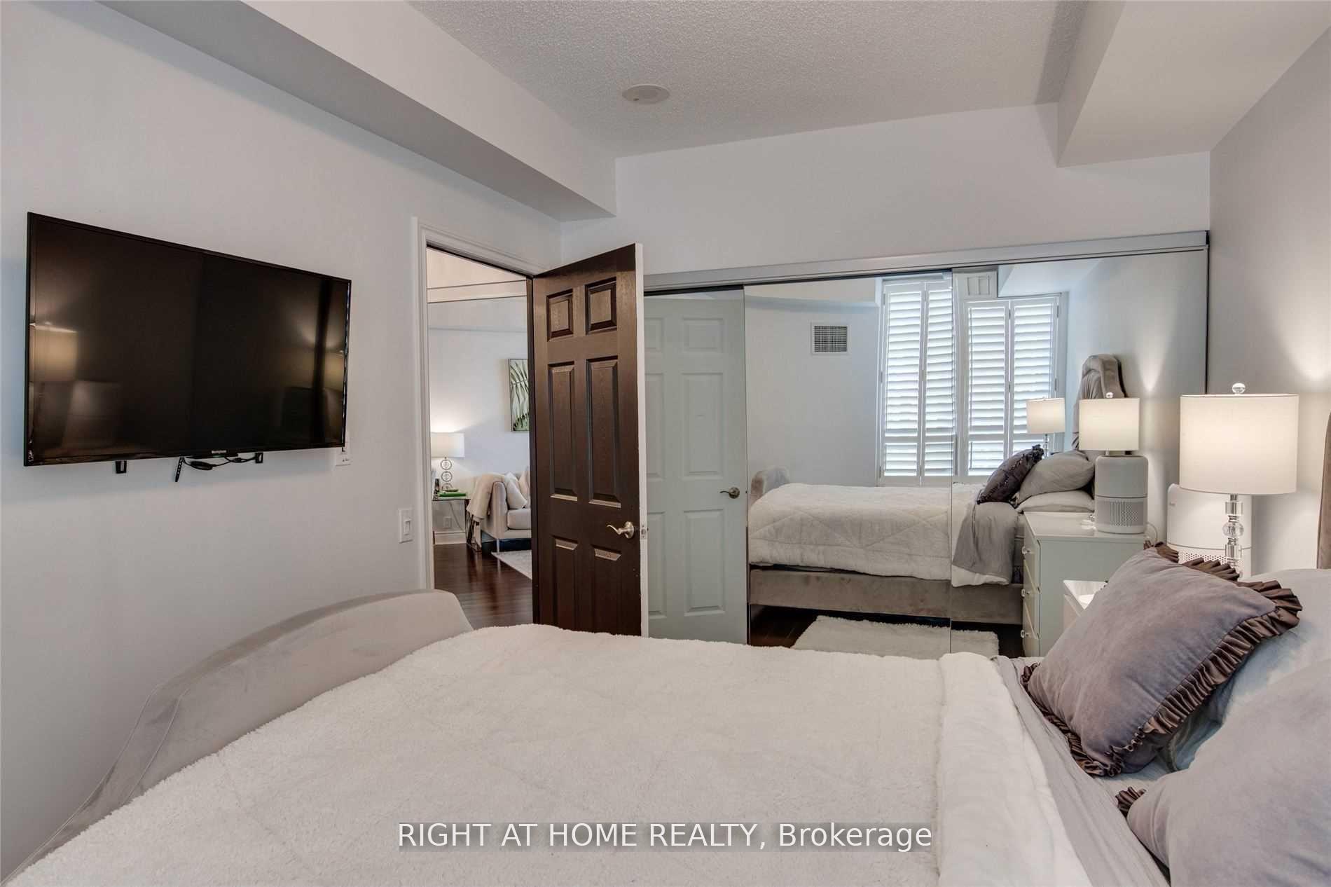 2 Bedrooms Condo at 80 Harrison Garden,  Toronto For sale
