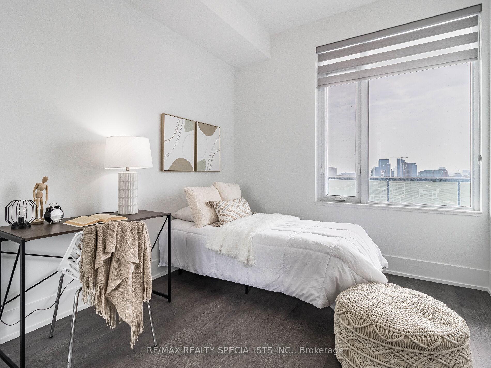 3 Bedrooms Condo at 480 Front,  Toronto For sale
