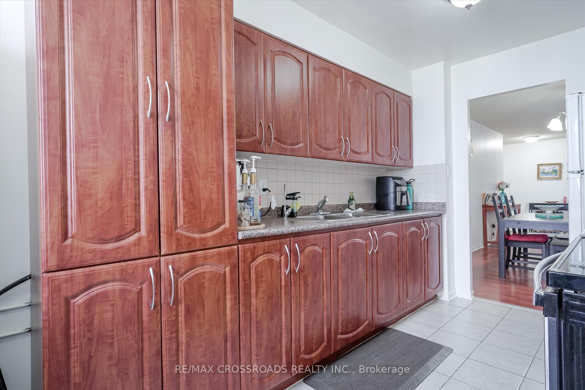 3 Bedrooms Condo at 15 Sewells, Toronto For sale