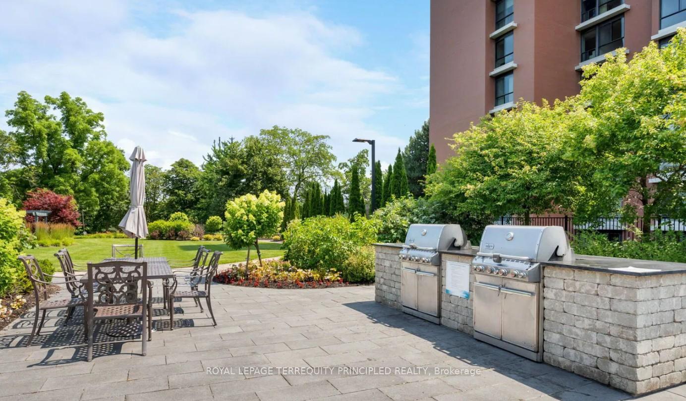 3 Bedrooms Condo at 1400 Dixie, Mississauga For sale