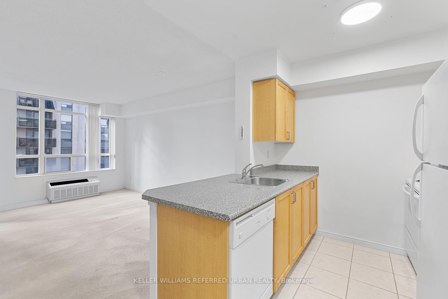 1 Bedroom Condo at 155 Beecroft, Toronto For sale
