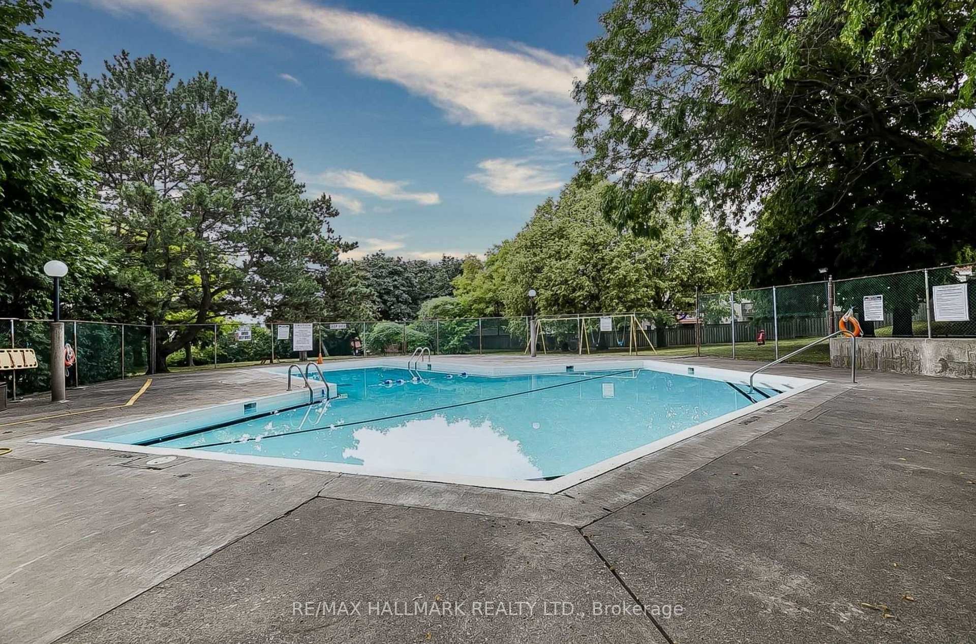 2 Bedrooms Condo at 5 Frith,  Toronto For sale