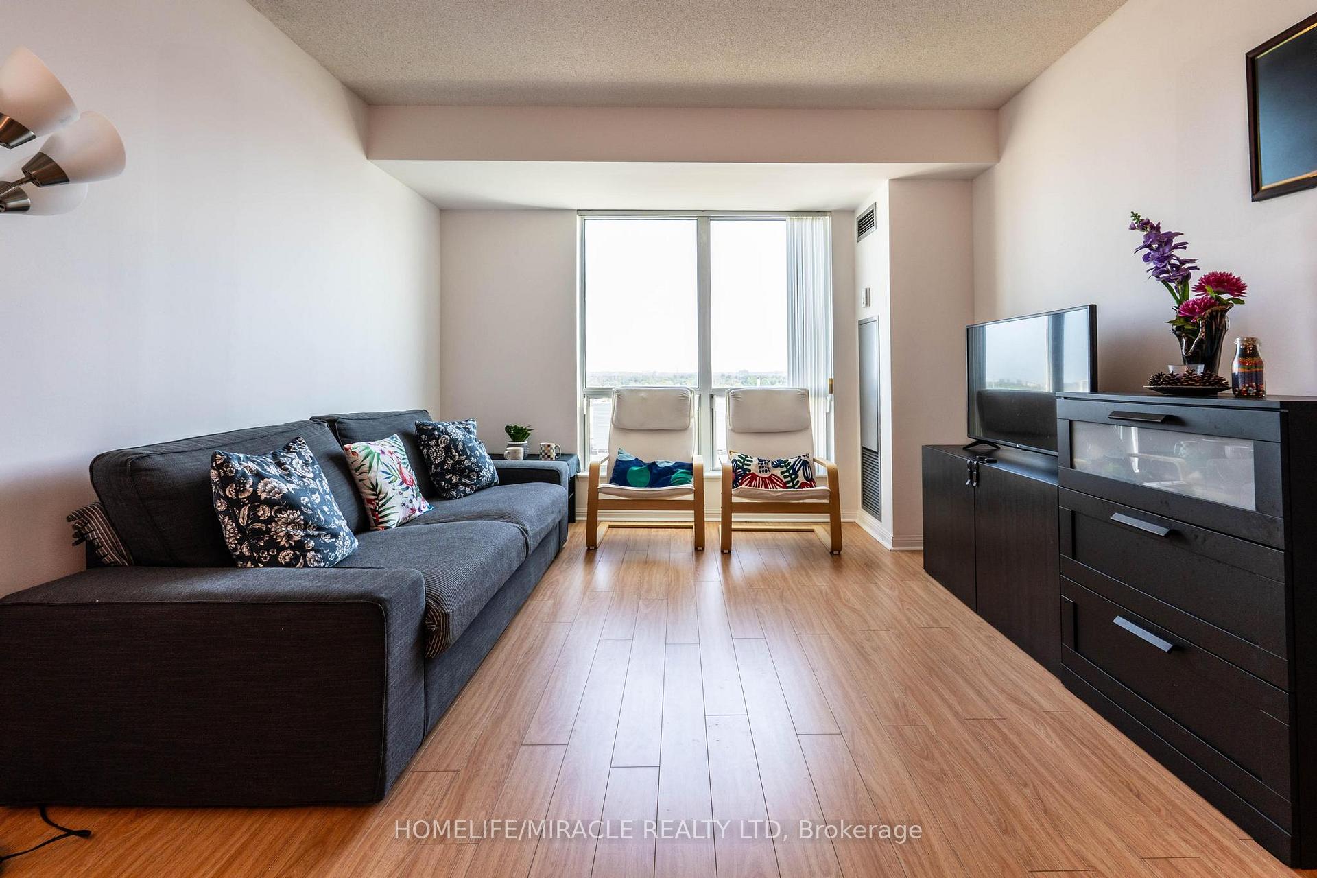 2 Bedrooms Condo at 1 Lee Centre, Toronto For sale