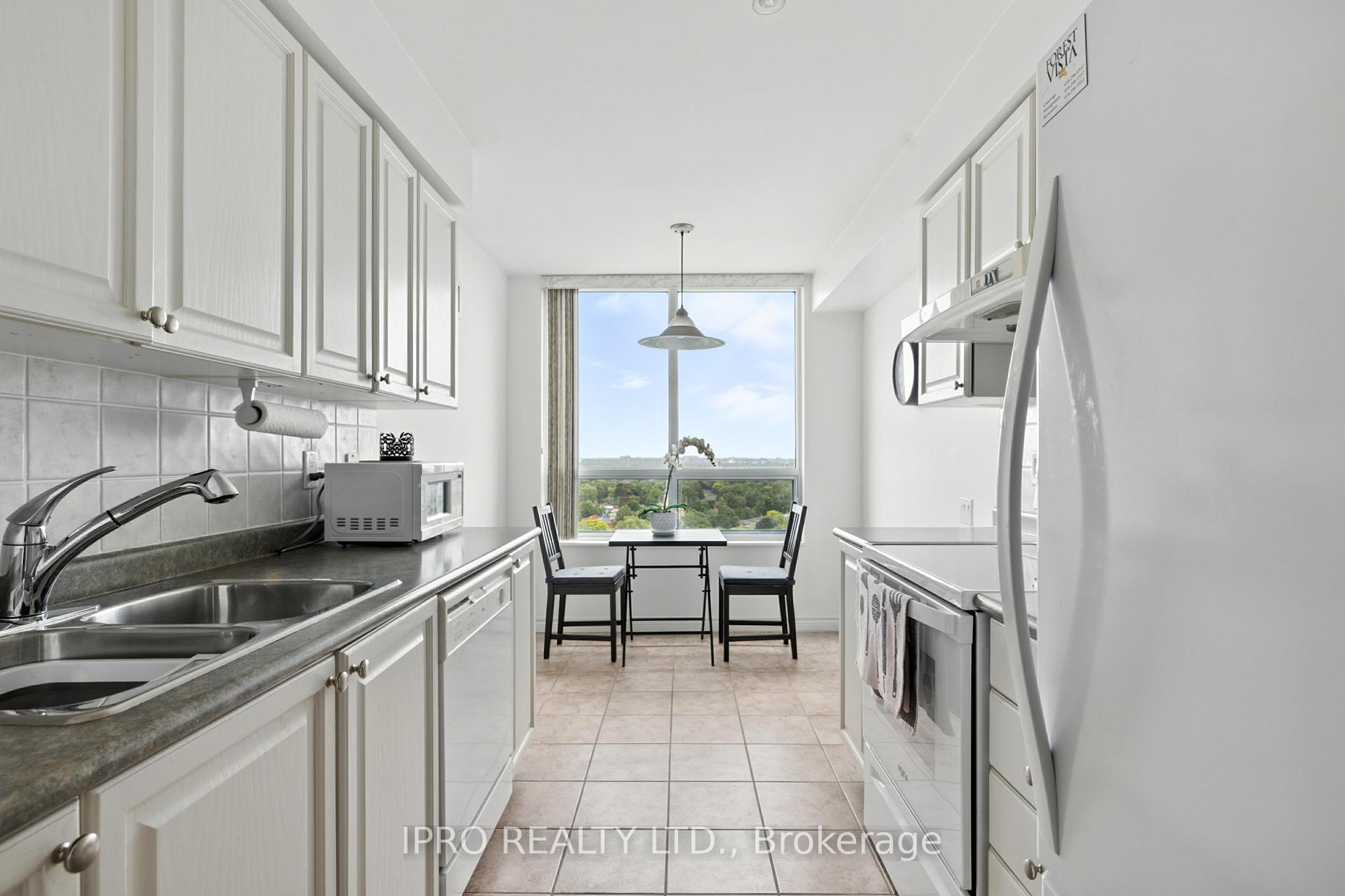 3 Bedrooms Condo at 61 Town Centre, Toronto For sale