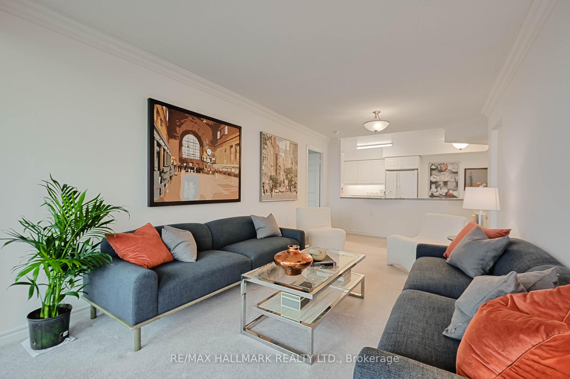 2 Bedrooms Condo at 388 Bloor, Toronto For sale