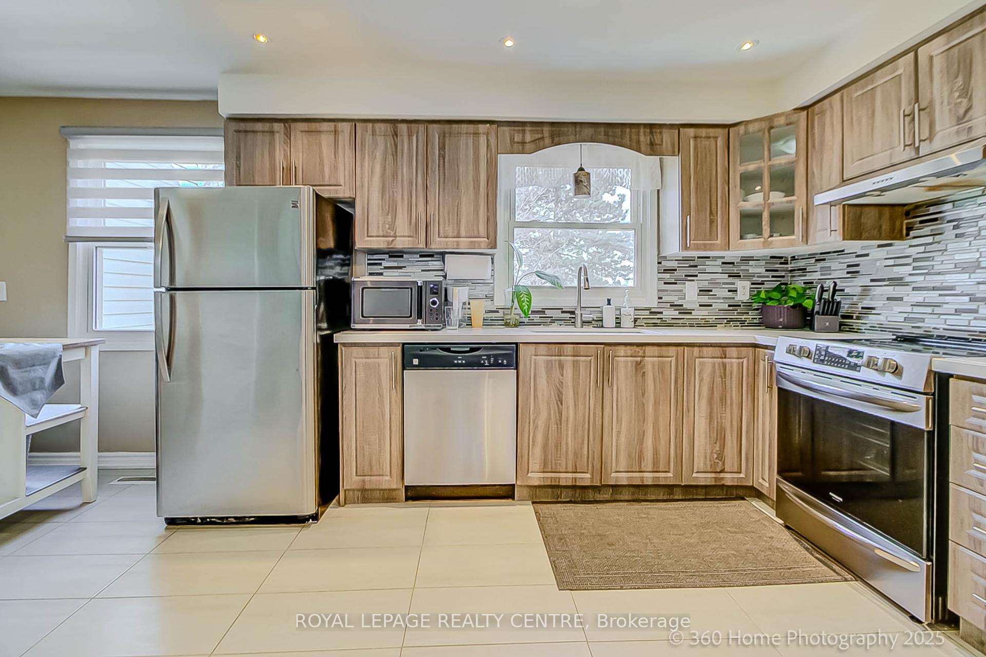 3 Bedrooms Condo at 5878 Montevideo, Mississauga For sale