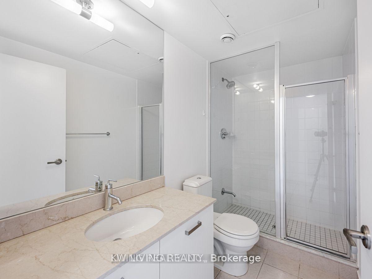 2 Bedrooms Condo at 832 Bay,  Toronto For sale