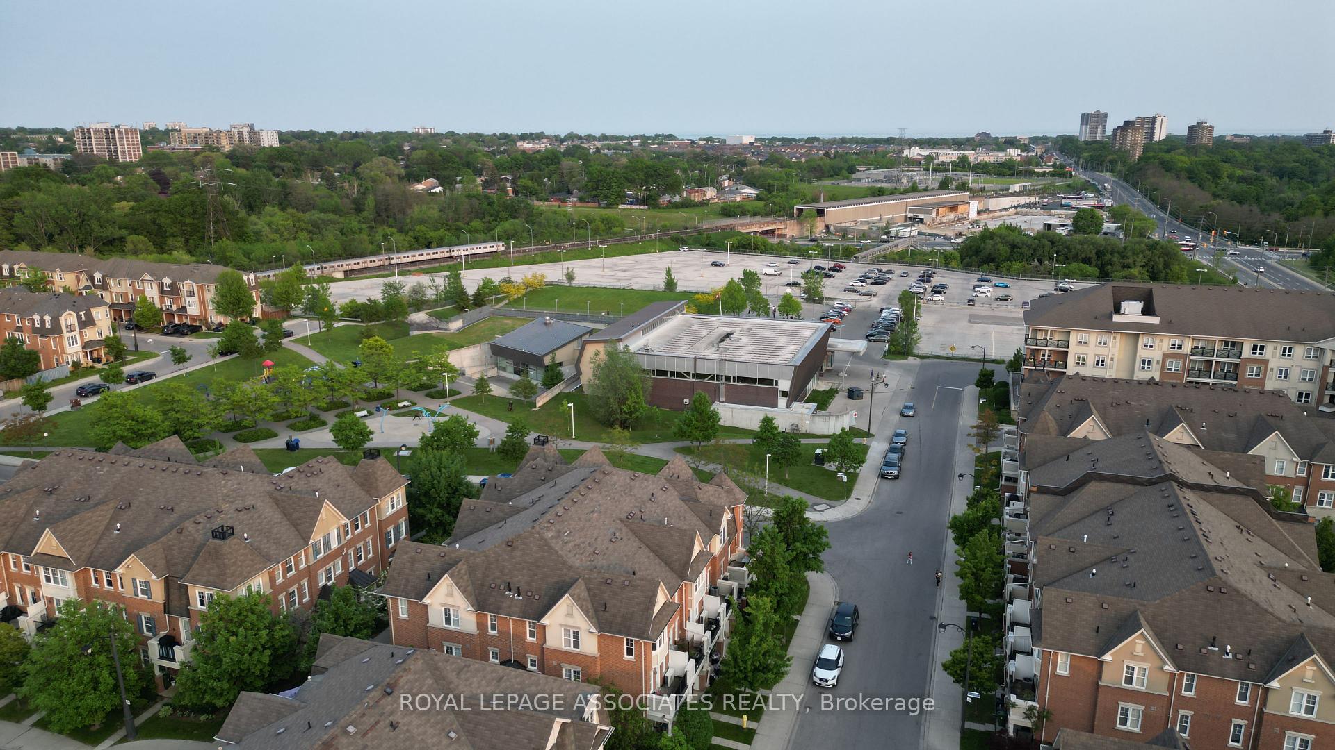 2 Bedrooms Condo at 50 Mendelssohn, Toronto For sale