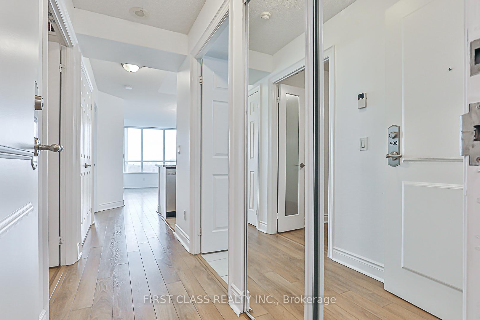 2 Bedrooms Condo at 15 Greenview,  Toronto For sale