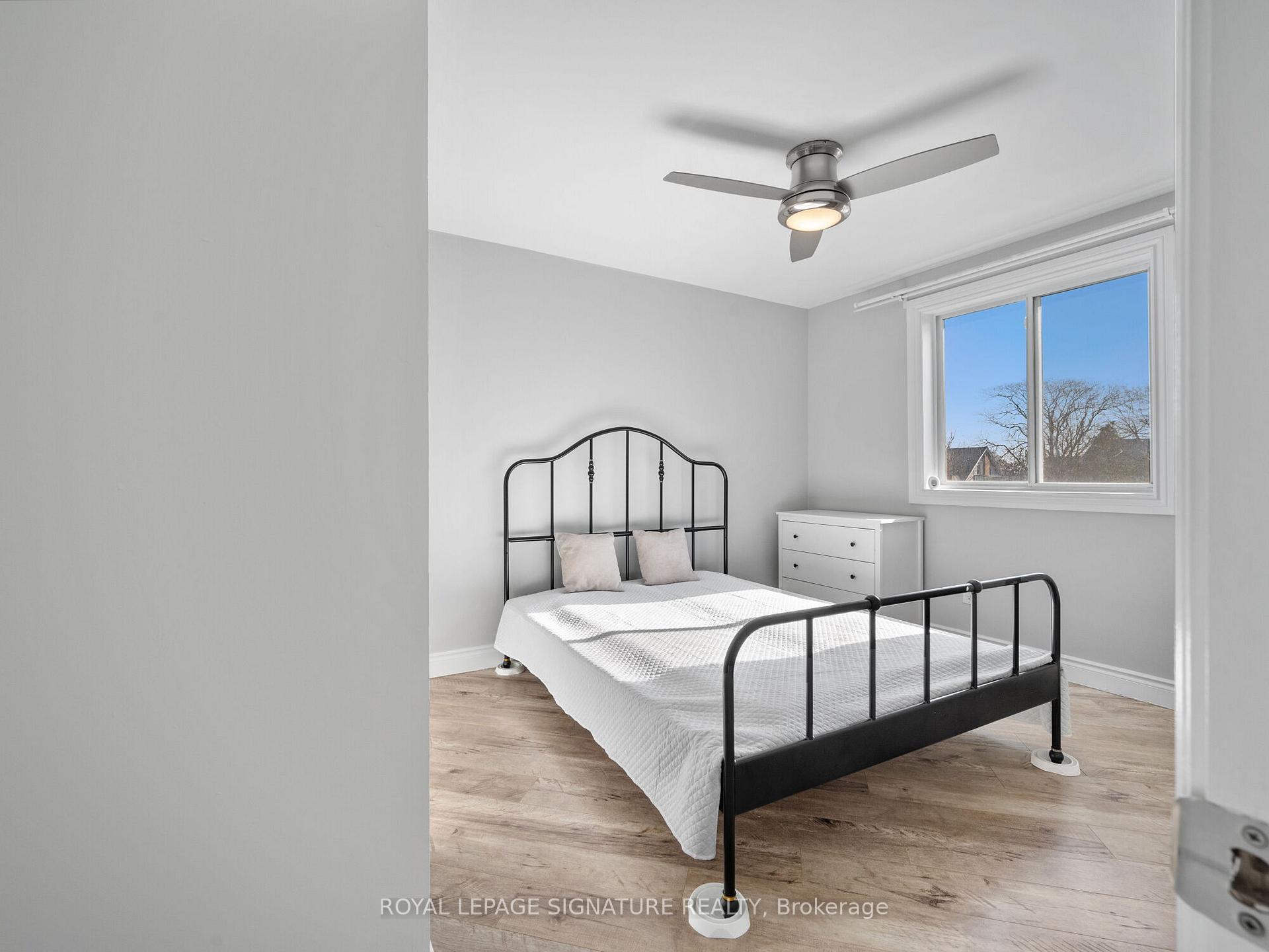 2 Bedrooms Condo at 28 Victoria, Hamilton For sale