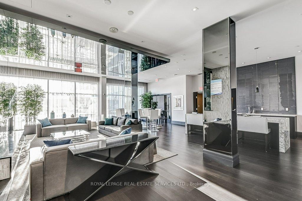 2 Bedrooms Condo at 55 Speers, Oakville For sale