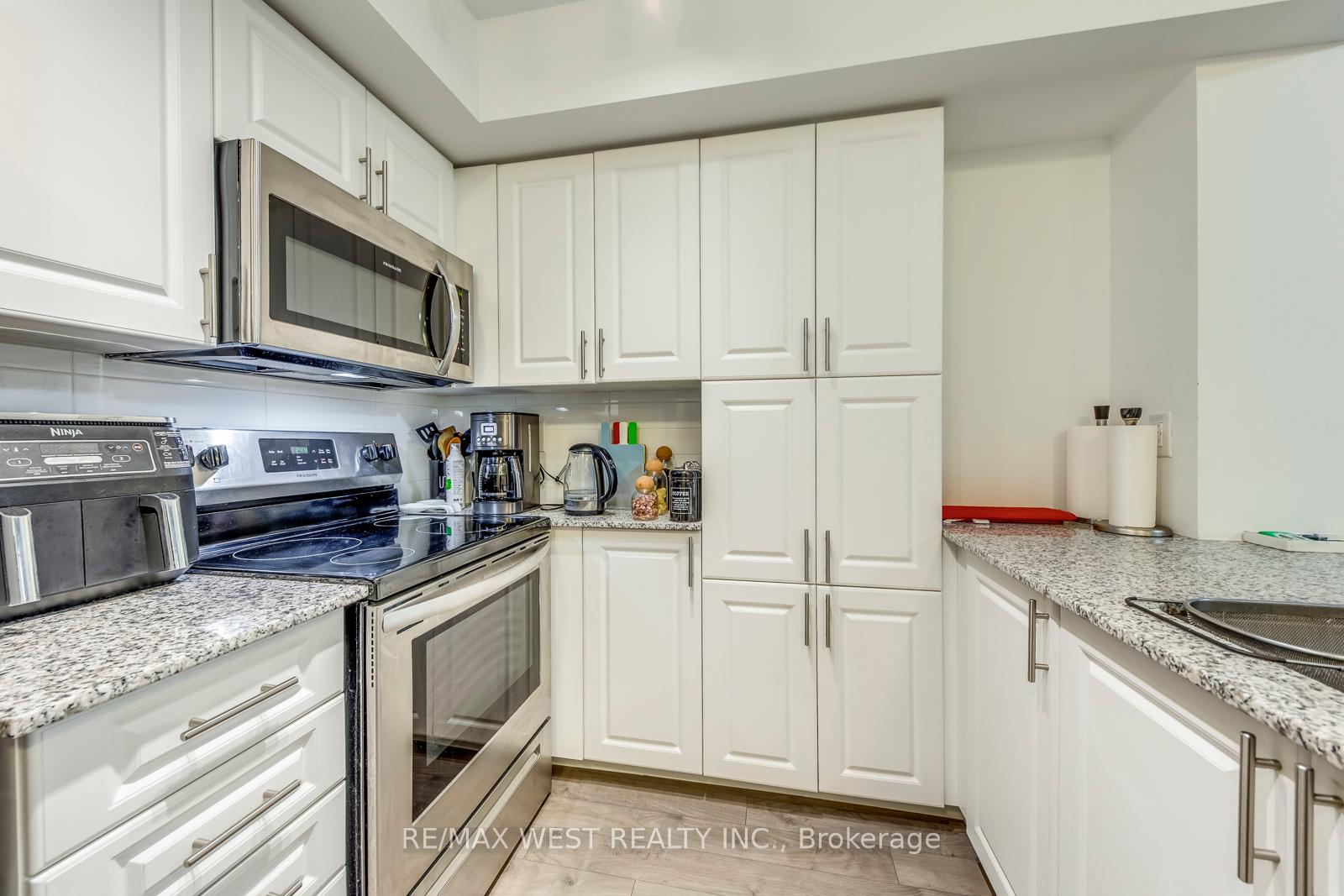 1 Bedroom Condo at 3091 Dufferin,  Toronto For sale