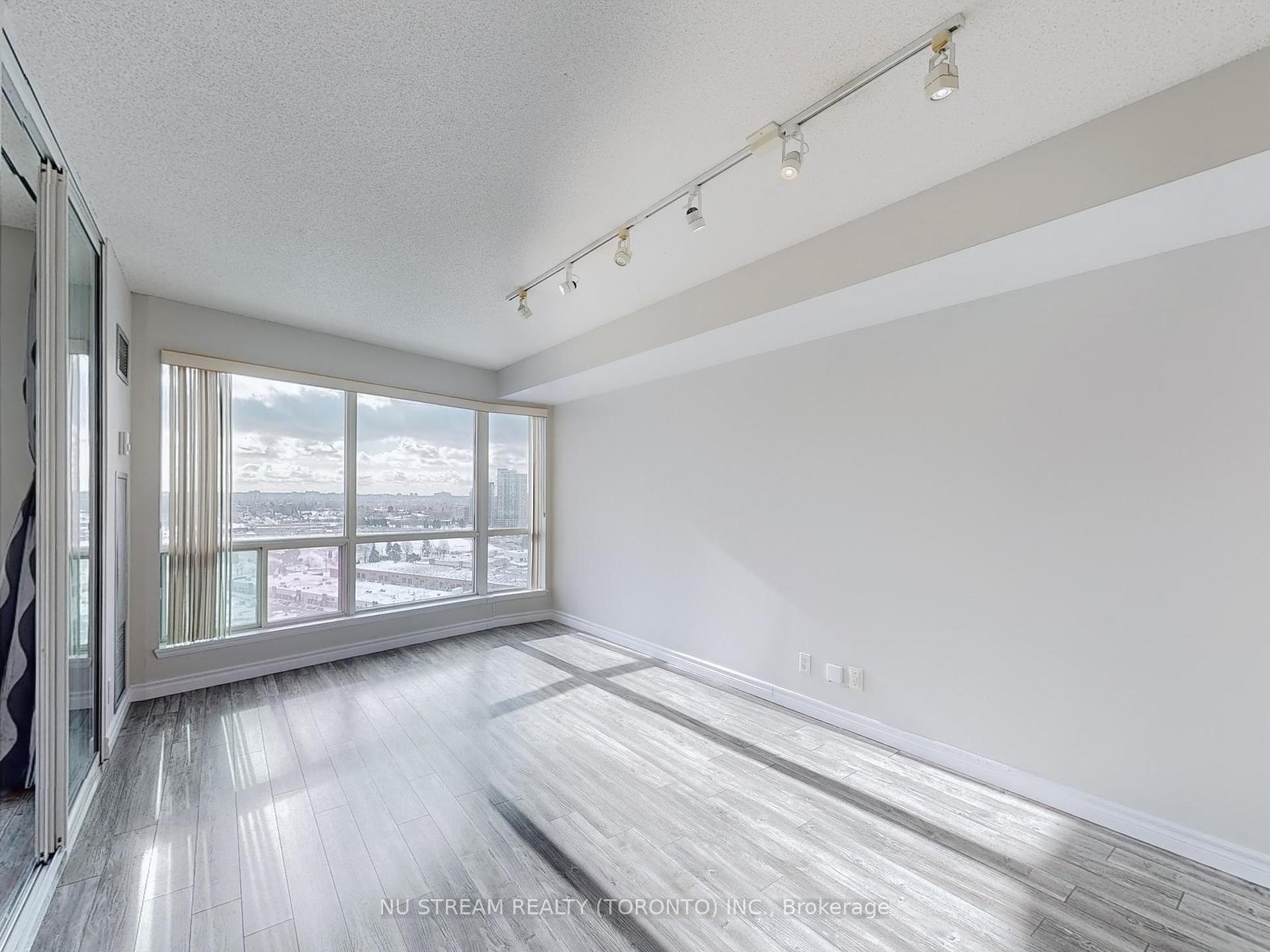 2 Bedrooms Condo at 18 Lee Centre,  Toronto For sale