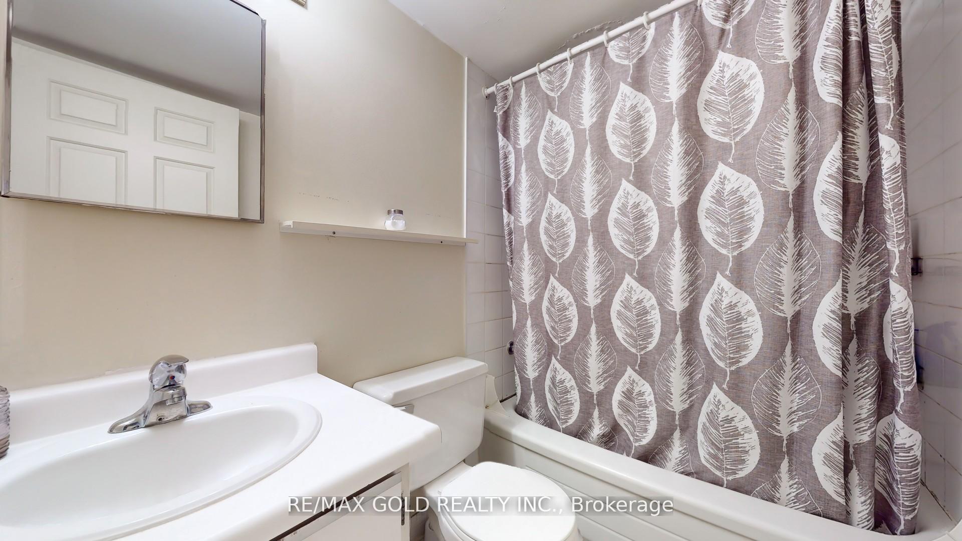 2 Bedrooms Condo at 99 Blackwell, Toronto For sale