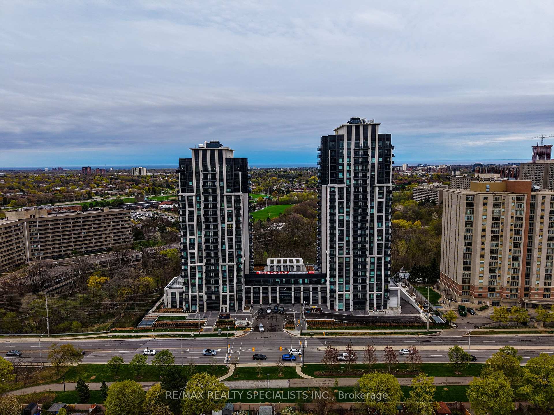 2 Bedrooms Co-op at 202 Burnhamthorpe, Mississauga For sale