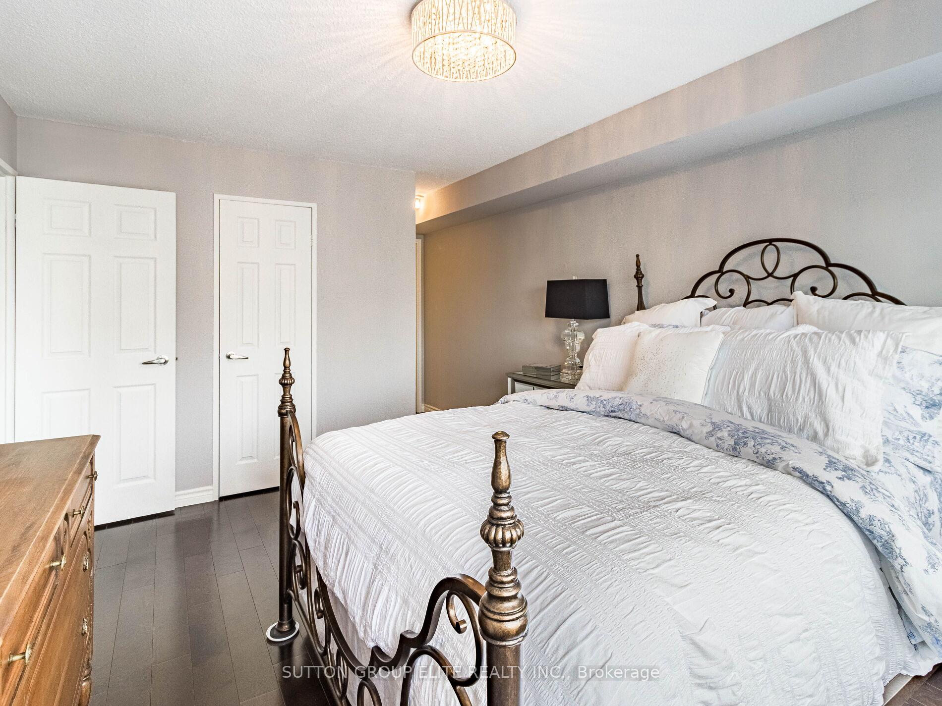 2 Bedrooms Condo at 50 Elm, Mississauga For sale