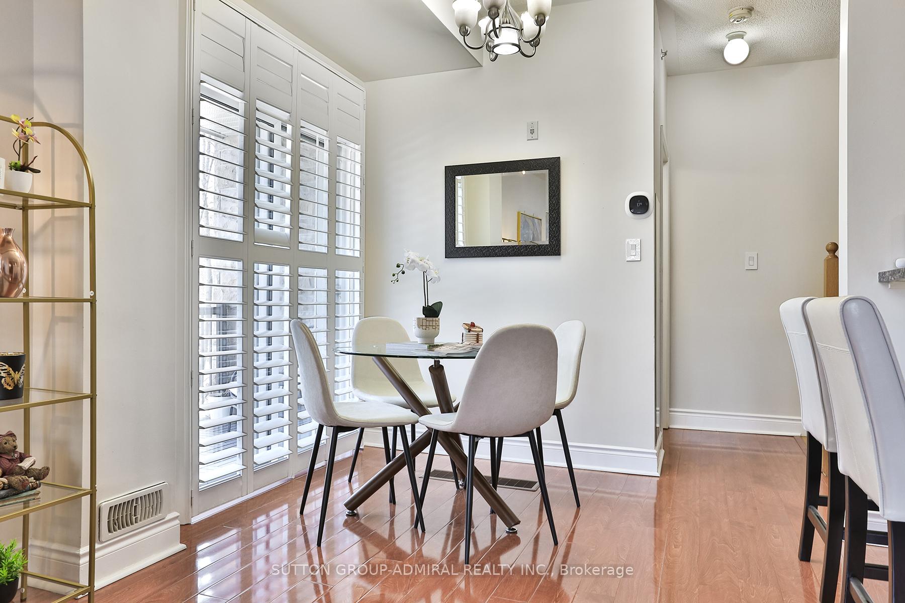 3 Bedrooms Condo at 8 Brighton, Vaughan For sale