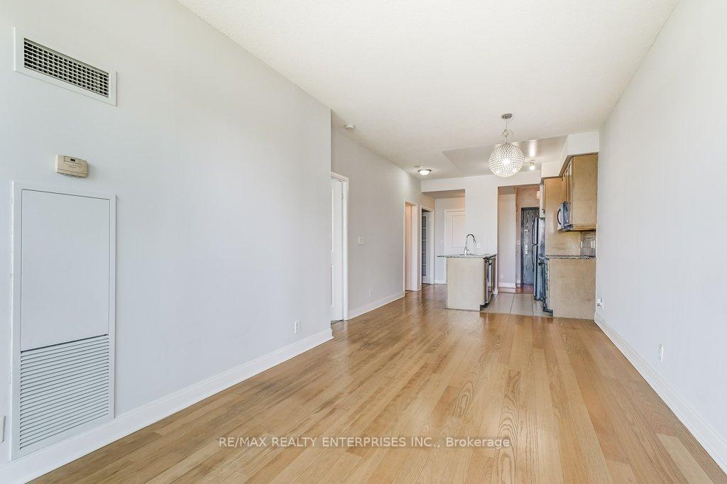 2 Bedrooms Condo at 80 Absolute, Mississauga For sale