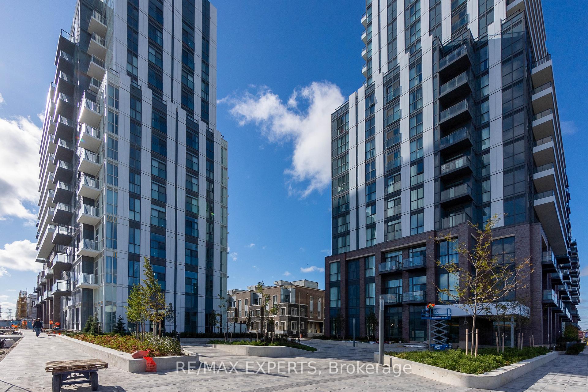 2 Bedrooms Condo at 60 Honeycrisp,  Vaughan For sale