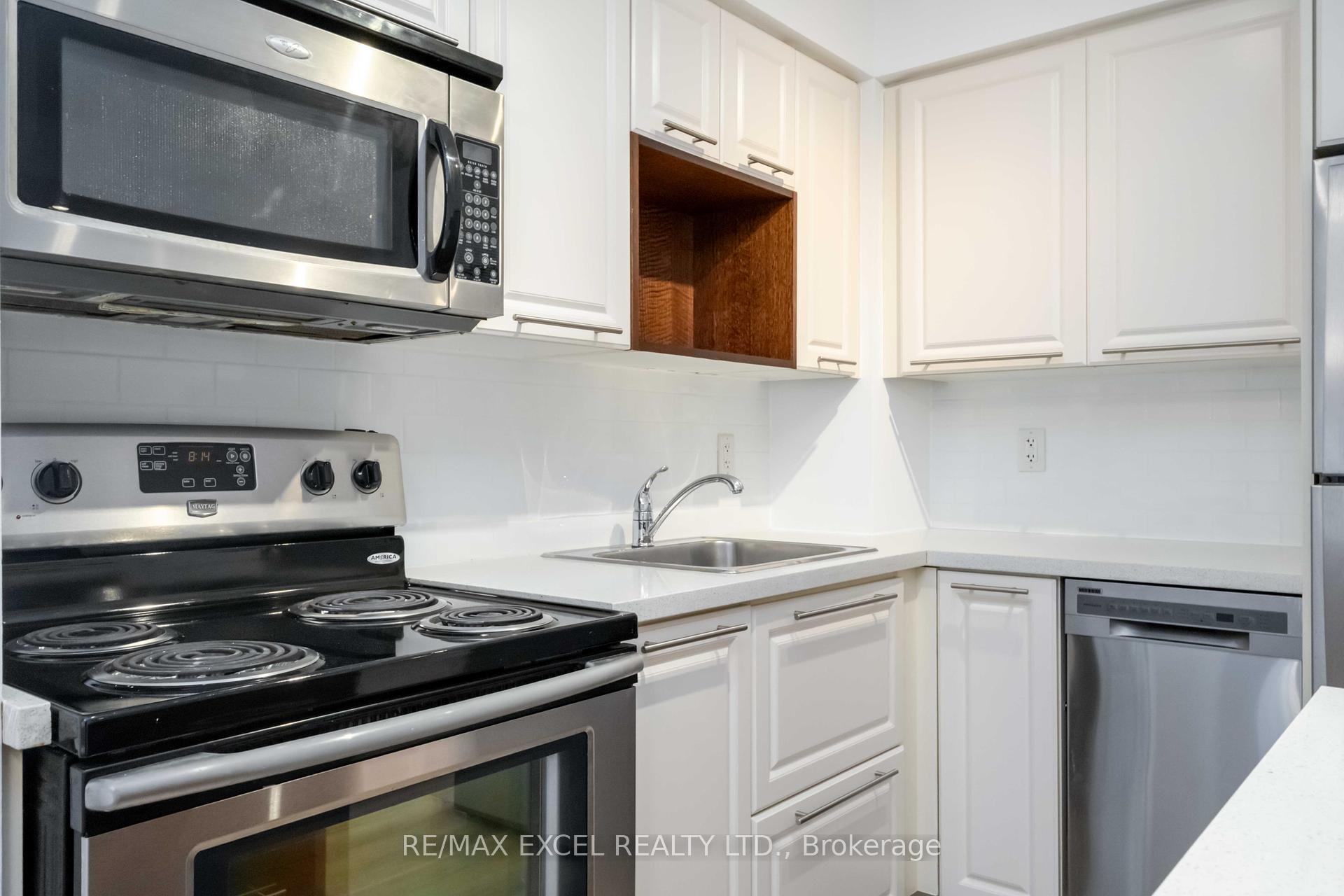 2 Bedrooms Condo at 21 Carlton, Toronto For sale