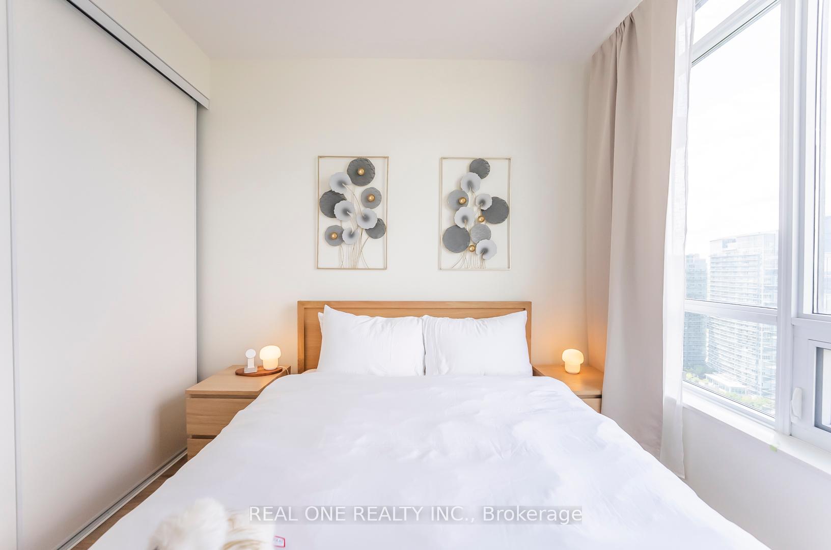 1 Bedroom Condo at 36 Park Lawn, Toronto For sale