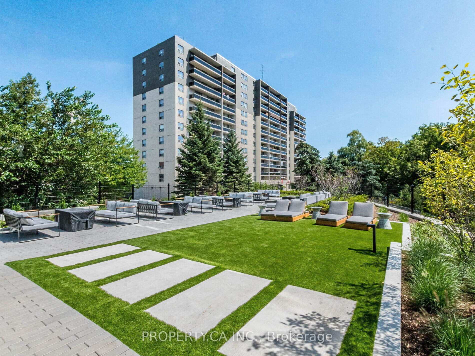 3 Bedrooms Condo at 86 Dundas, Mississauga For sale