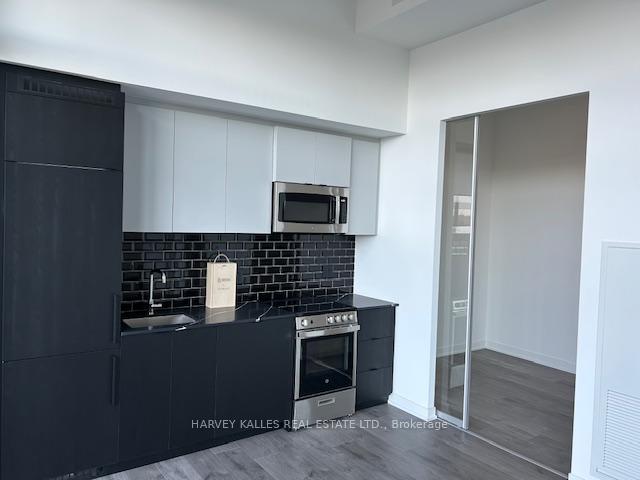 285 Dufferin Street 703