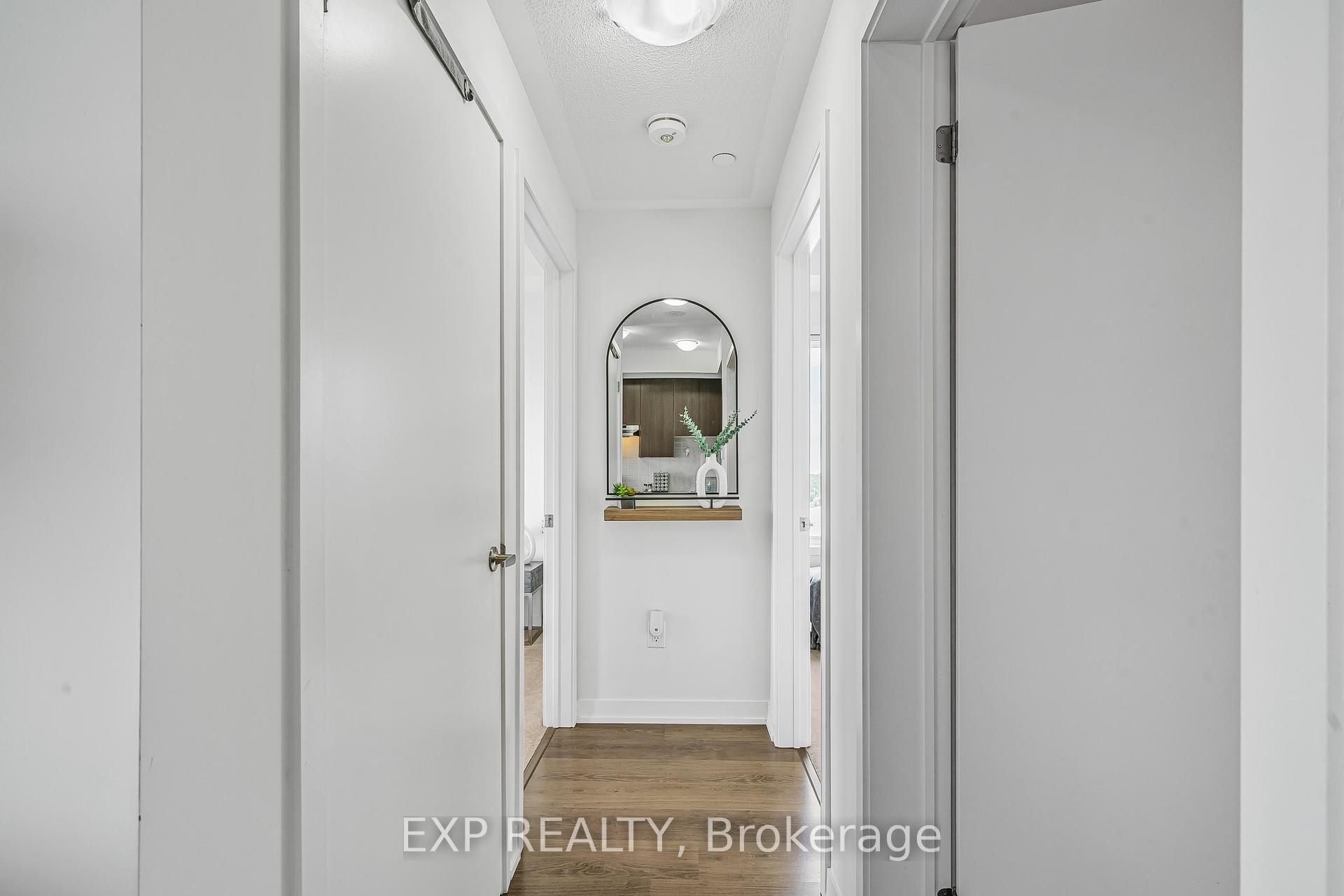 2 Bedrooms Condo at 20 Orchid Place, Toronto For sale