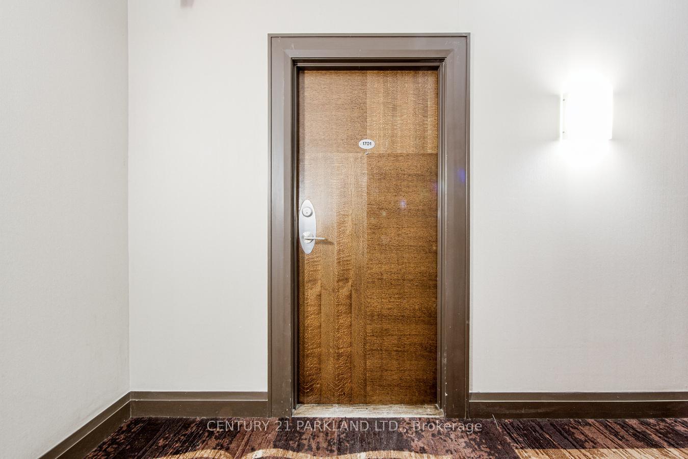 3 Bedrooms Condo at 8 Rean, Toronto For sale