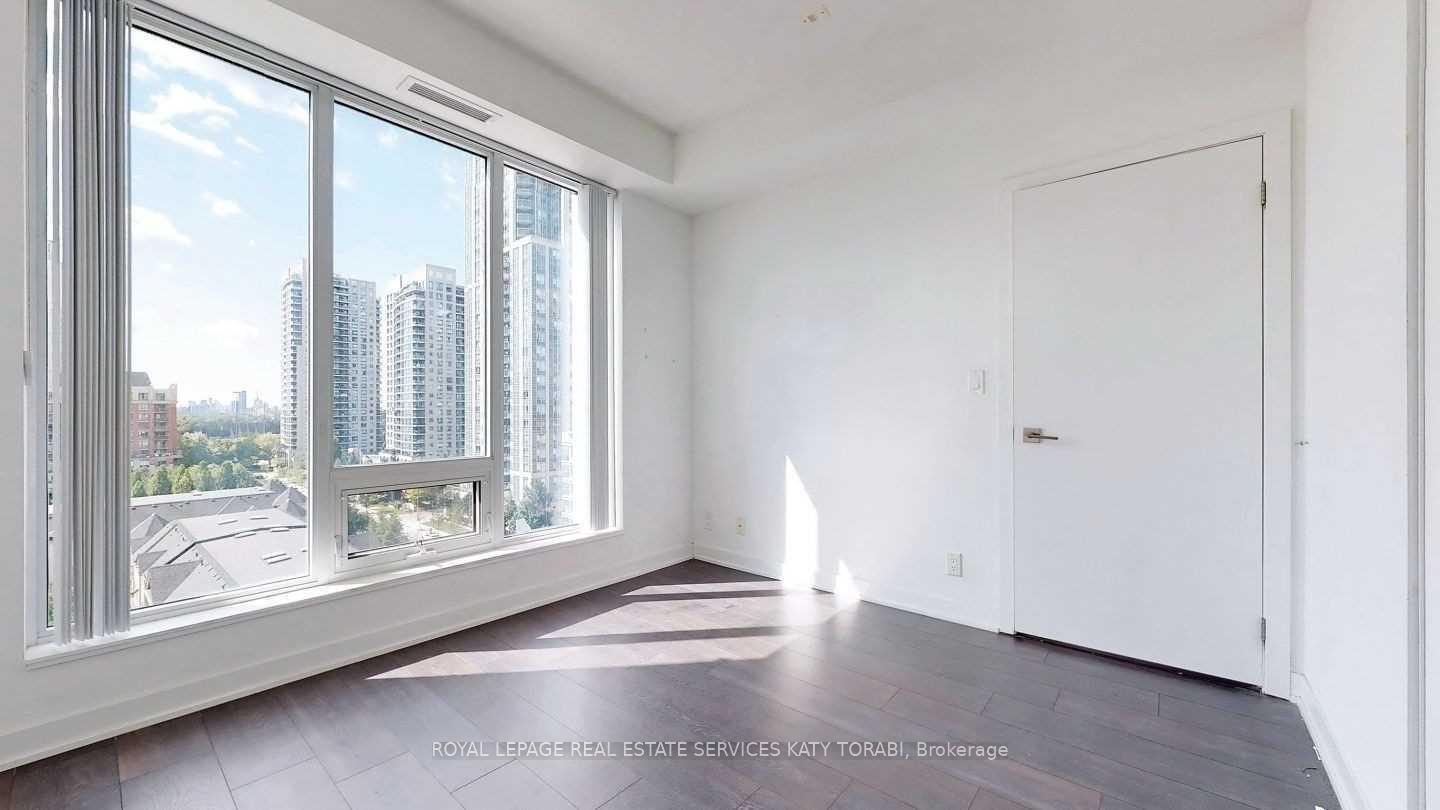 2 Bedrooms Condo at 28 Avondale, Toronto For sale