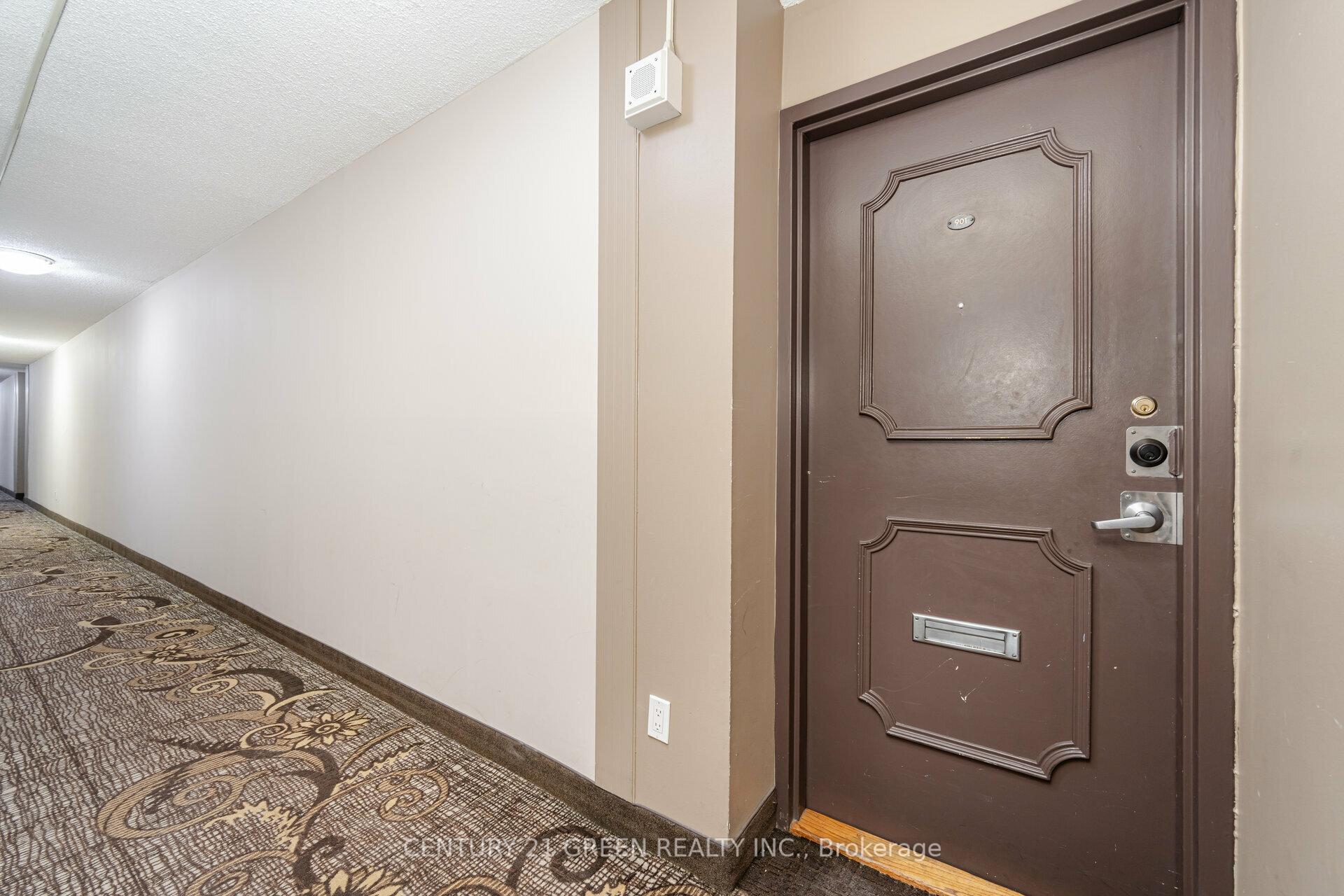 4 Bedrooms Condo at 5 Parkway Forest,  Toronto For sale