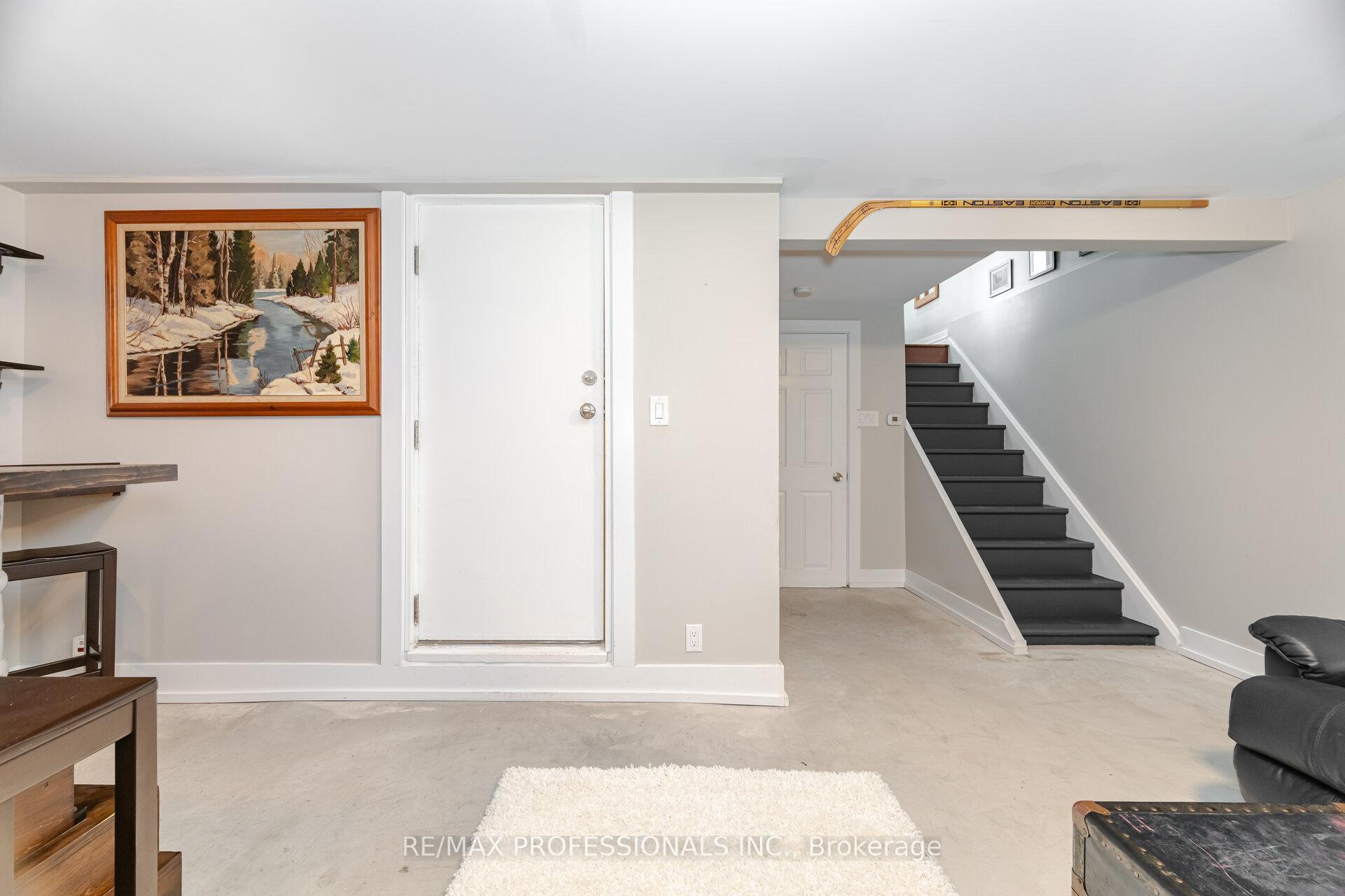 3 Bedrooms Condo at 582 Renforth, Toronto For sale
