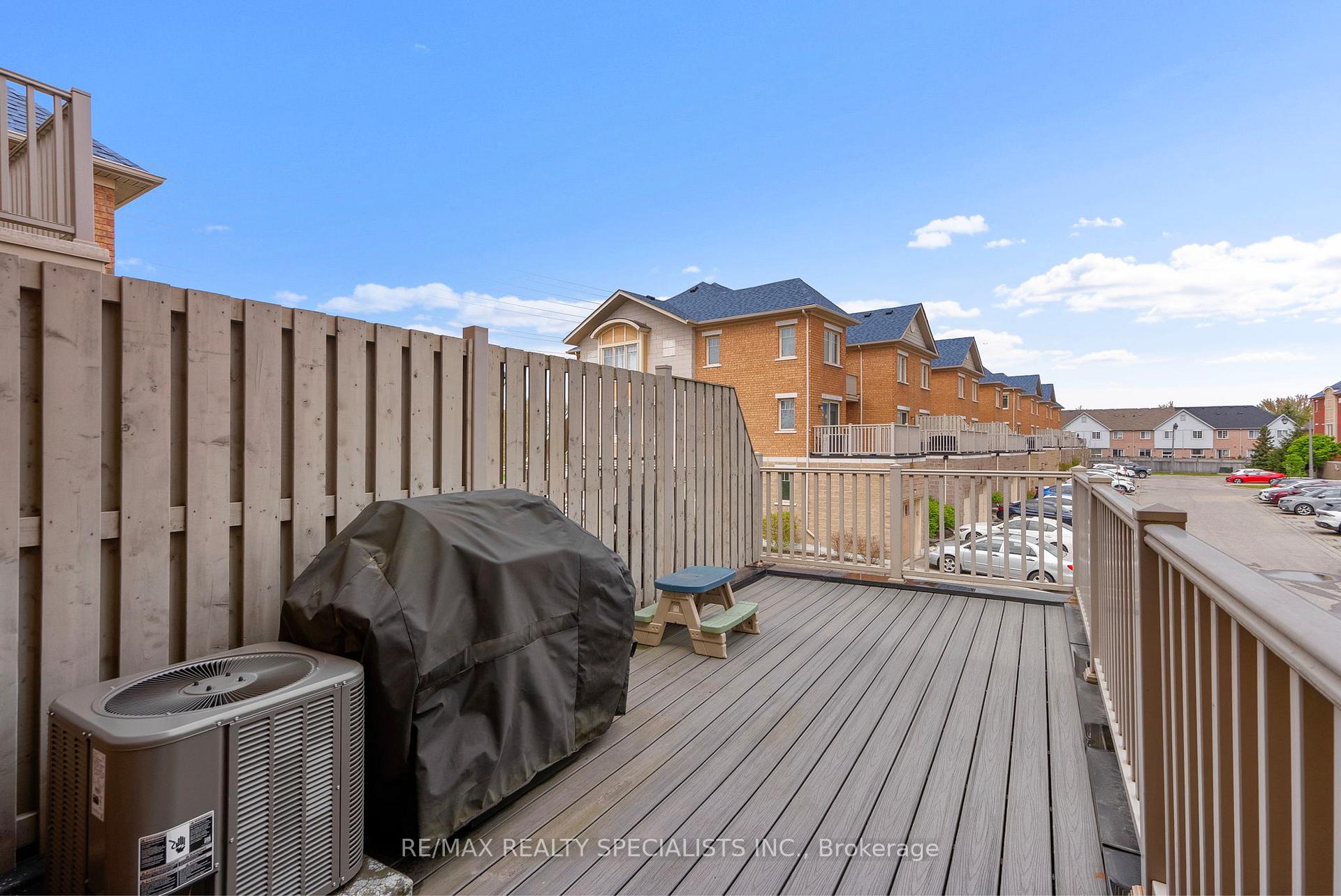 2 Bedrooms Condo at 3985 Eglinton, Mississauga For sale