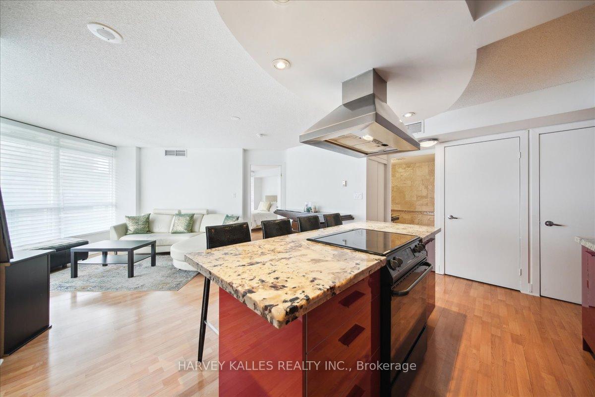 2 Bedrooms Condo at 550 Queens, Toronto For sale