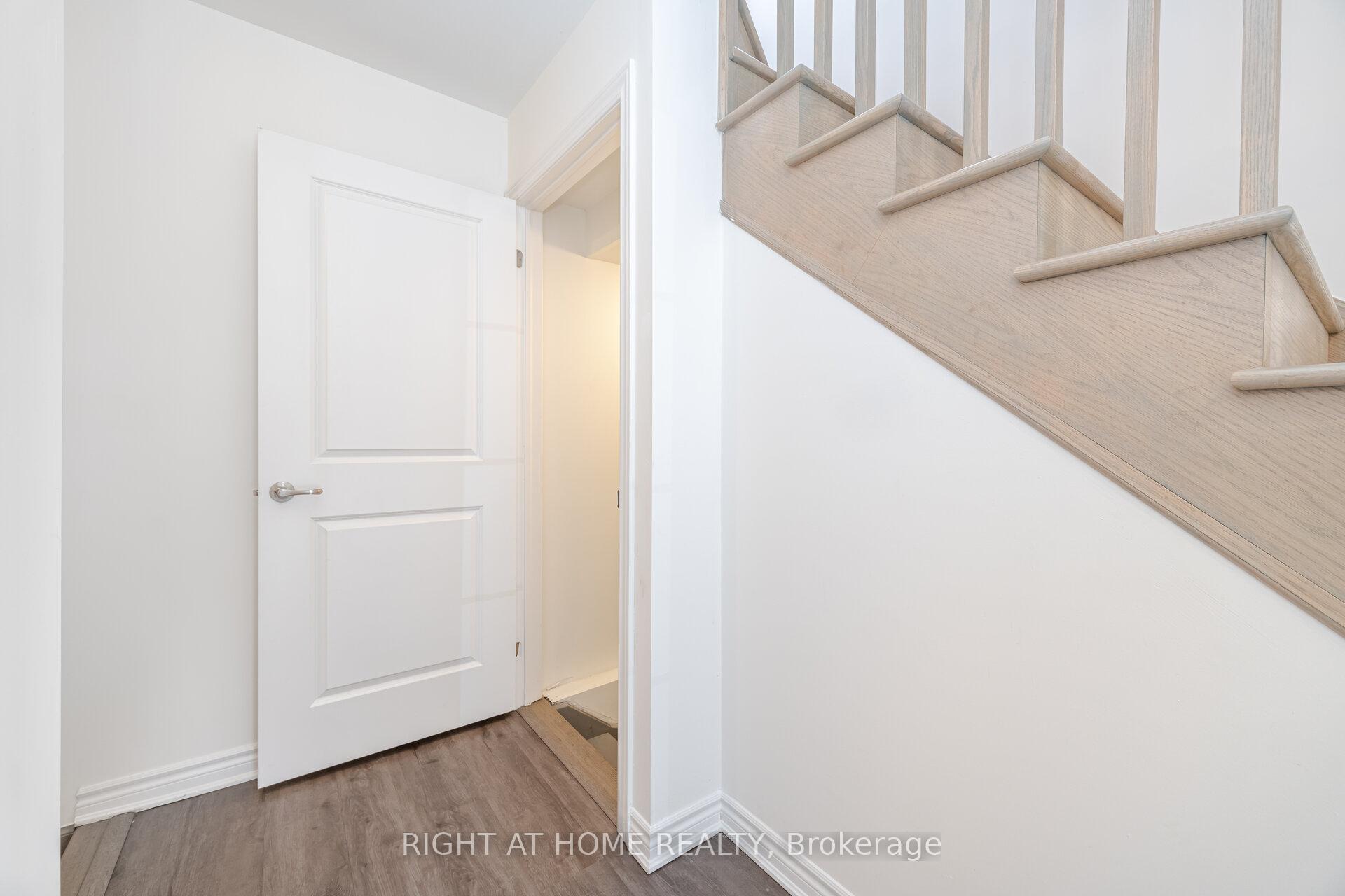 2 Bedrooms Condo at 305 Garner, Hamilton For sale