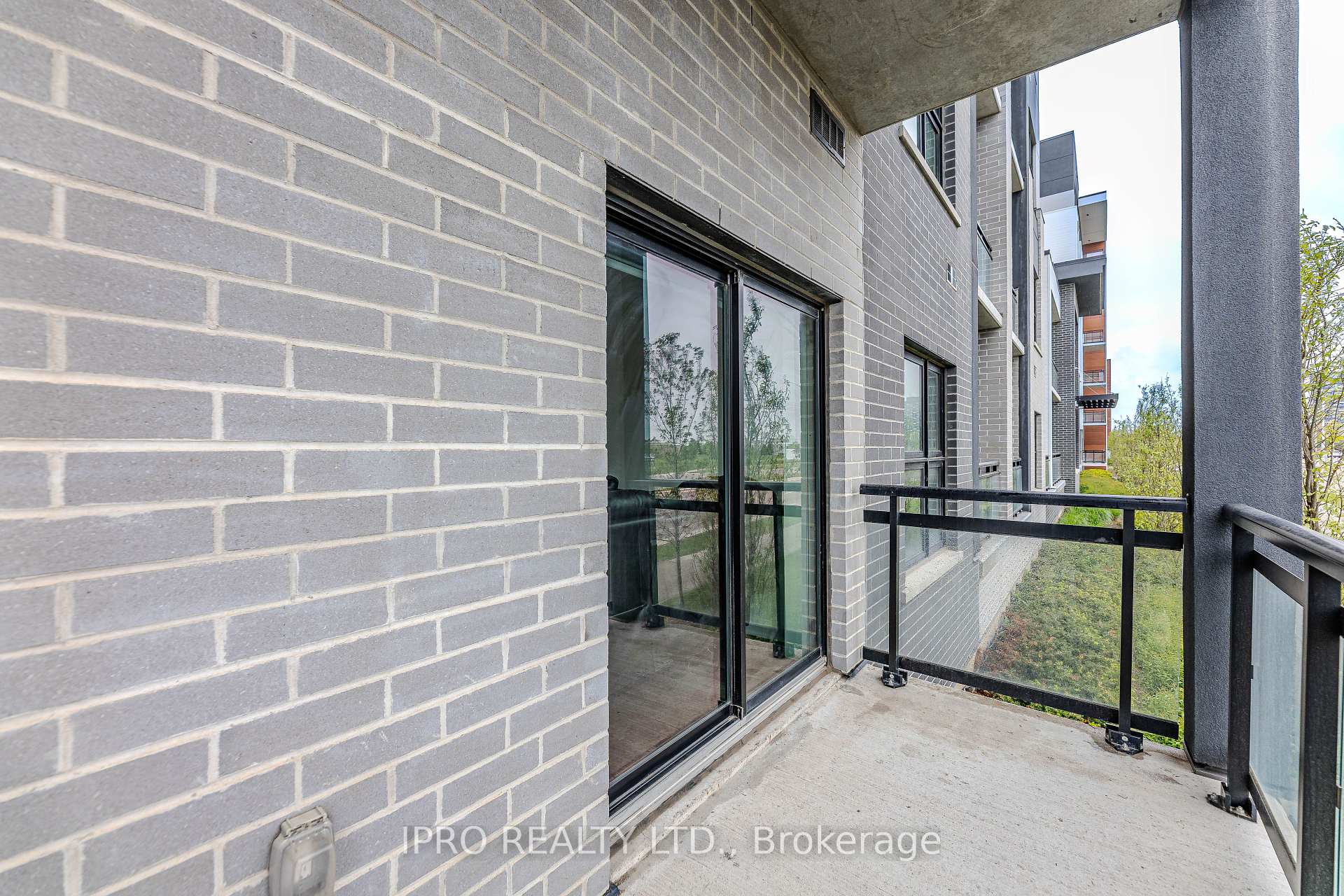 1 Bedroom Condo at 102 Grovewood Common, Oakville For sale