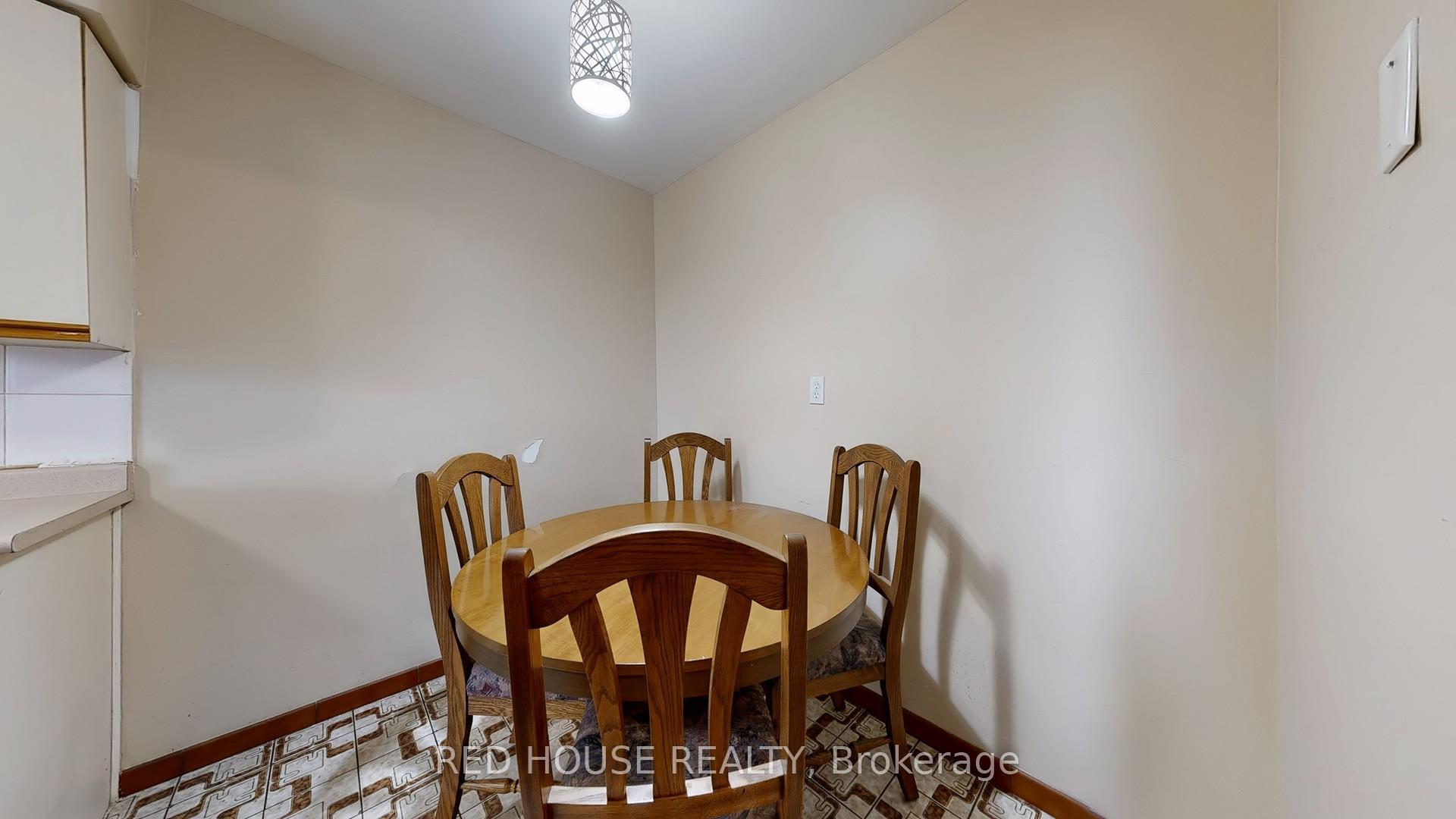 2 Bedrooms Condo at 5 Frith, Toronto For sale