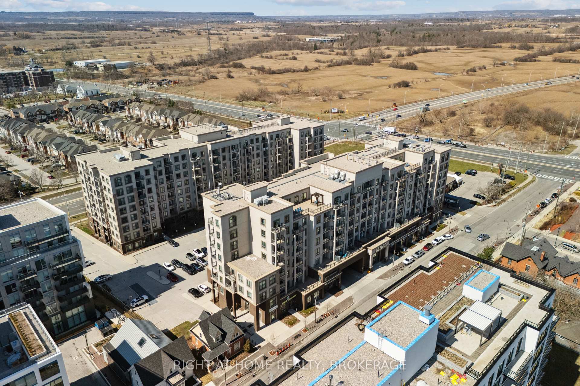1 Bedroom Condo at 2486 Old Bronte, Oakville For sale