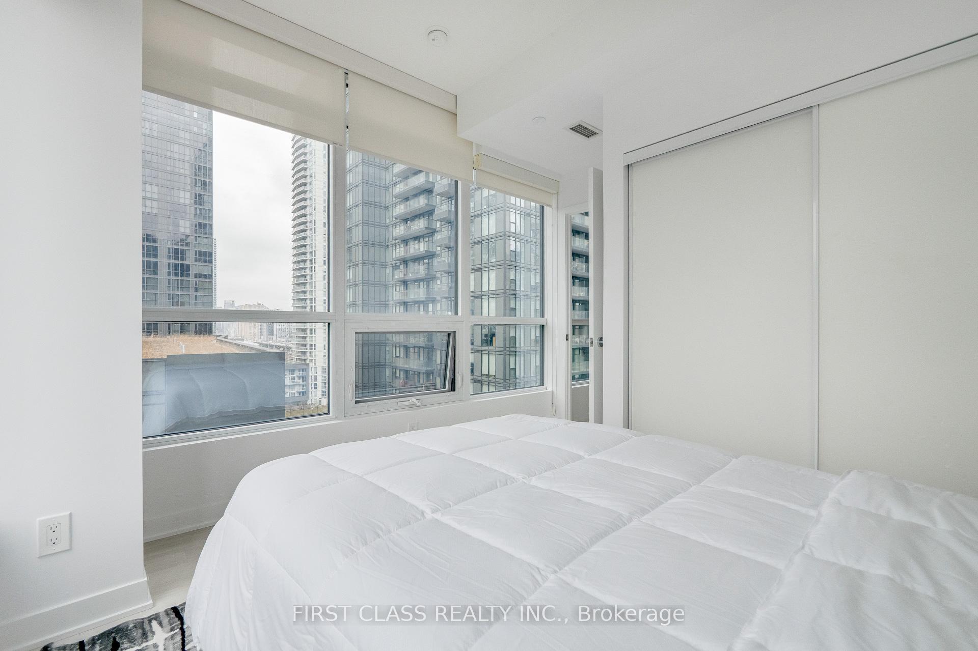 3 Bedrooms Condo at 80 Queens Wharf, Toronto For sale