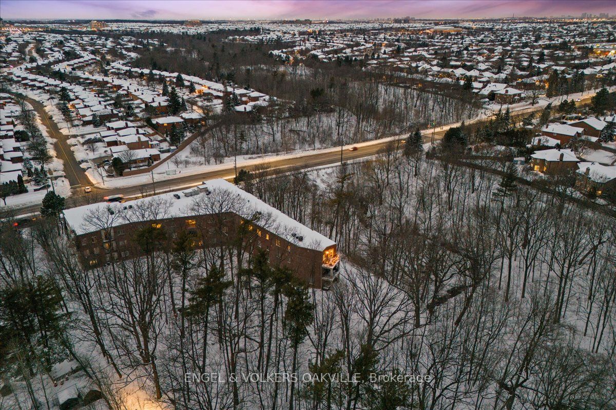 390 Upper Middle Road E, #306